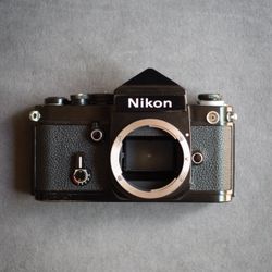 Nikon F2 35mm SLR Film Camera W/ DE-1 Eye Level Viewfinder for