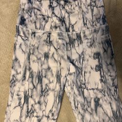 Women’s Athletic Capri, Marble Print, Size M