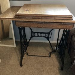 Antique Singer Sewing Machine Cabinet And Sewing Machine