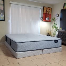 VERY NICE LIKE NEW KING SIZE SERTA HYBRID MATTRESS AND BOXSPRINGS FOR SALE! IN EXCELLENT CONDITION,  FREE DELIVERY 