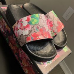 GUCCI SLIDES! 