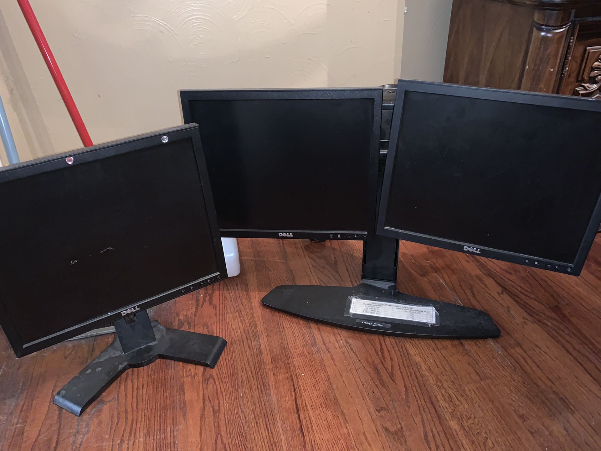 3 Old Dell computer monitors. Stands included (no hdmi)