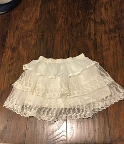 Girl’s skirt from H&M white beige color size 8-10 Y ...very pretty
