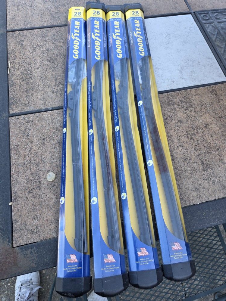 4 Brand NEW 28" Goodyear Wiper Blades