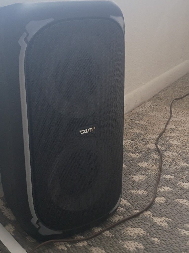Tzumi Super Bass Speaker With Karaoke