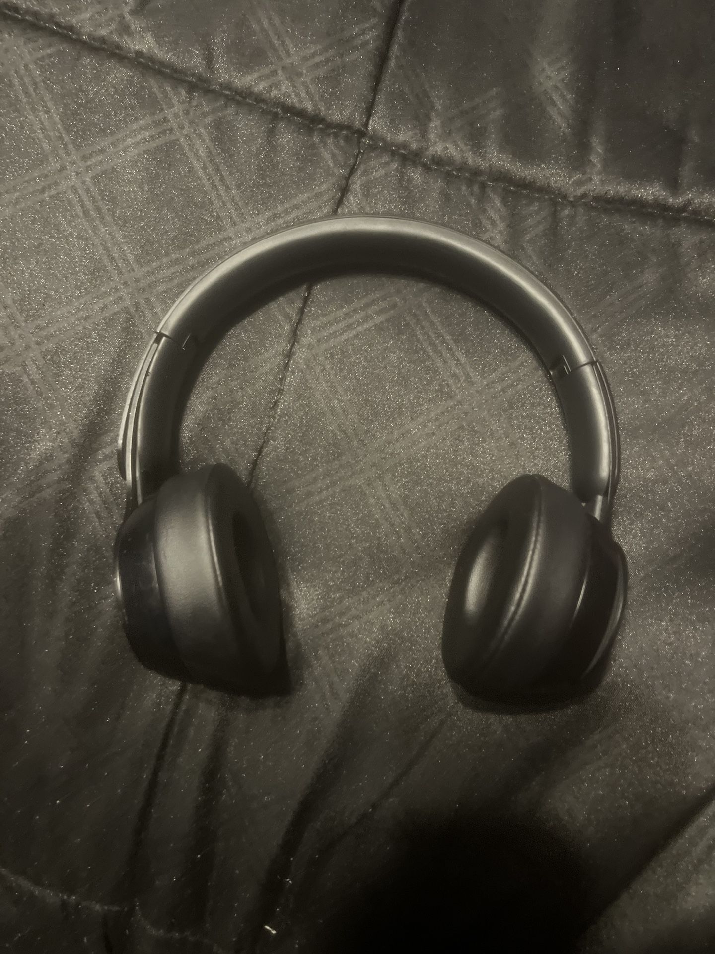 Beats By Dr. Dre Solo Pro Noise cancelling Headphone Bluetooth with microphone - Black