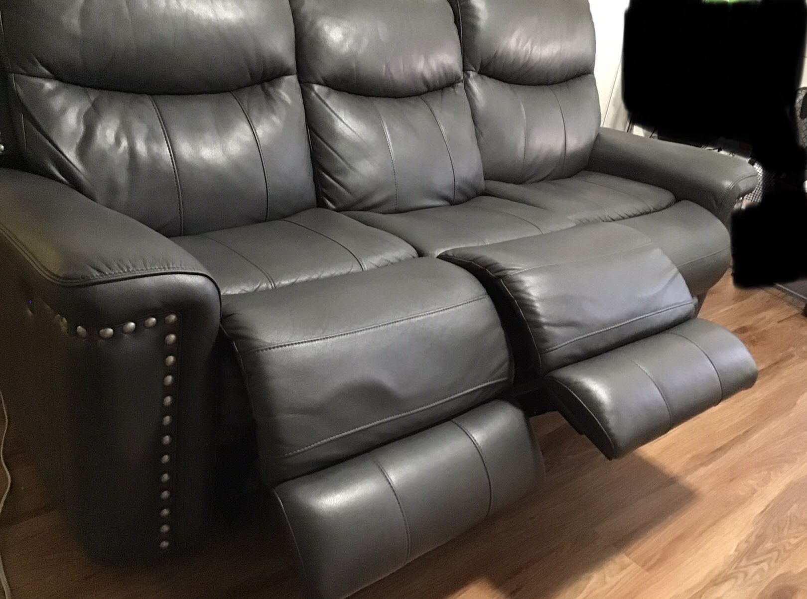 Power recliner with 2 usb charging ports.