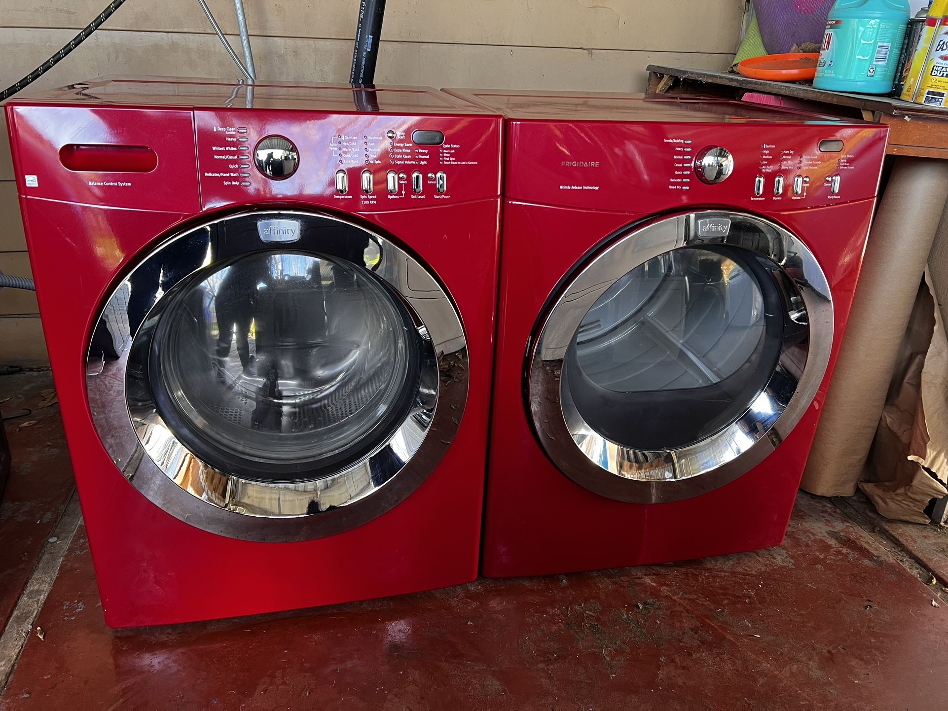 Set Of Washer And Dryer Frigidaire.