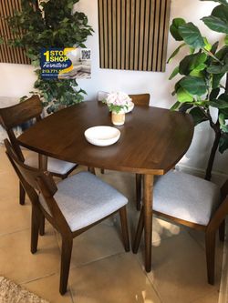 Beautiful‼️5-Pc Dining Table Set Walnut Finish
