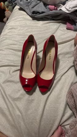 Size 7 Prada Patent Peep Toe Pumps Never Used 