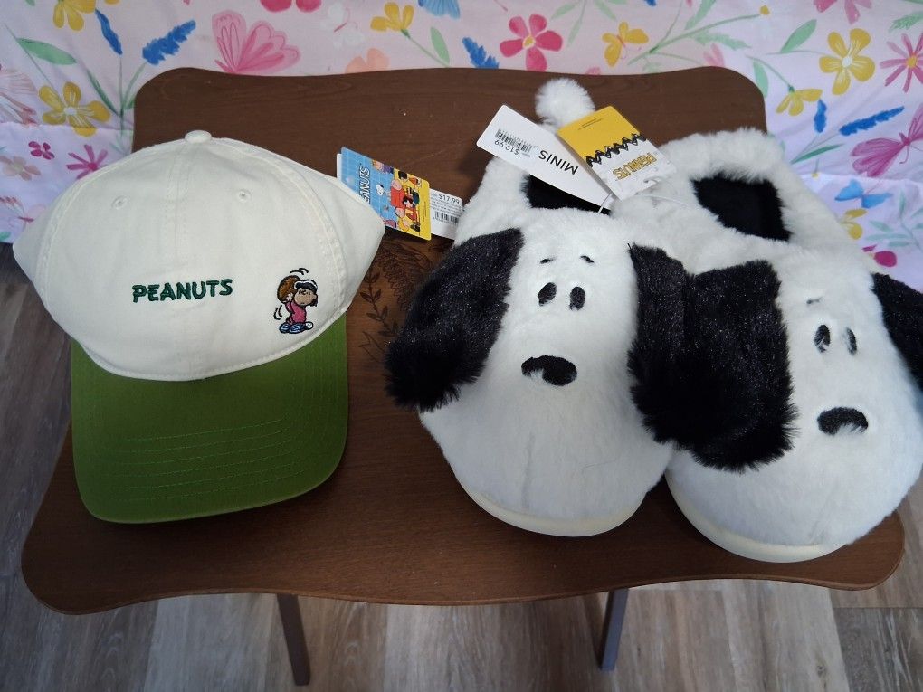 Peanuts Snoopy Hat And Slippers Set
