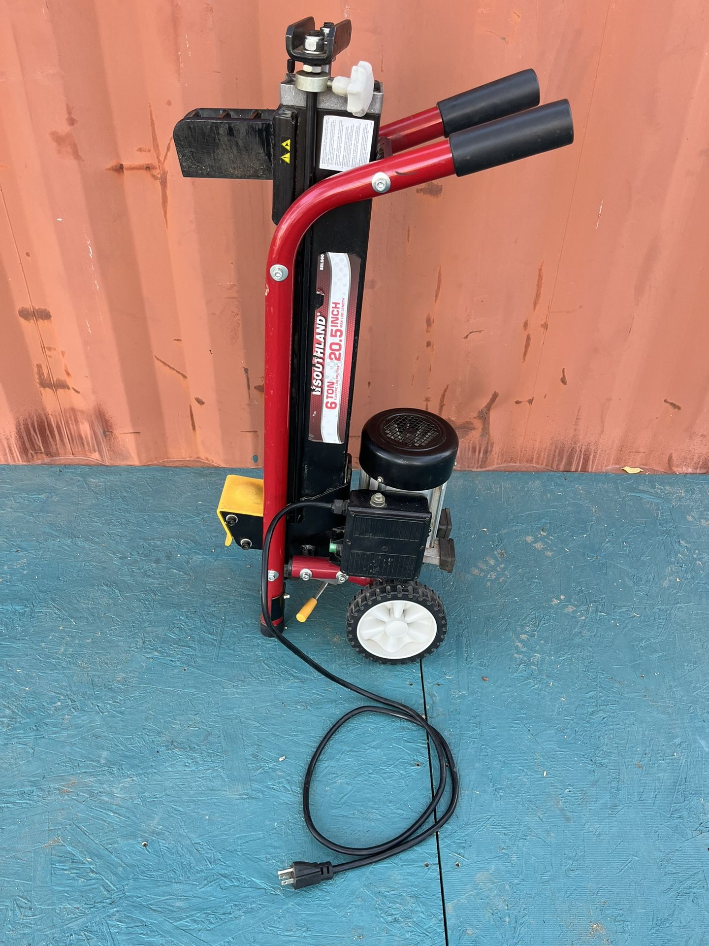 Southland 6 Ton Electric Wood Splitter for Sale in Yucca Valley, CA