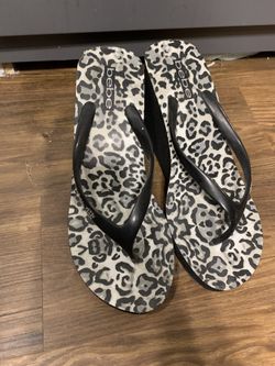 Bebe flip flops heels - size 10 (large) black cheetah print