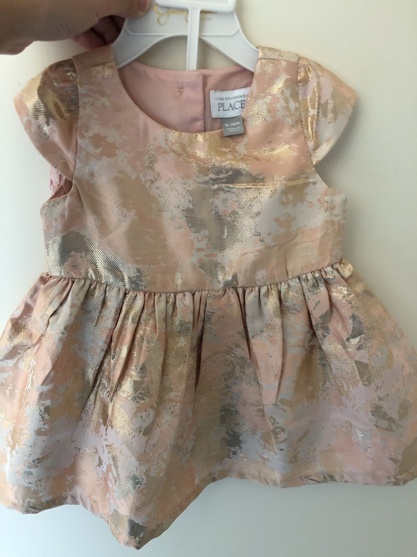 Baby girl dress size 9-12 new used only one time