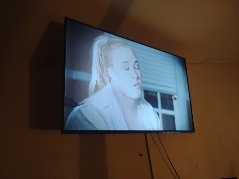 65 Inch TV Hisense Sports TV
