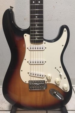 Squier Stratocaster SE Sunburst Electric Guitar - New Strings & Setup! 