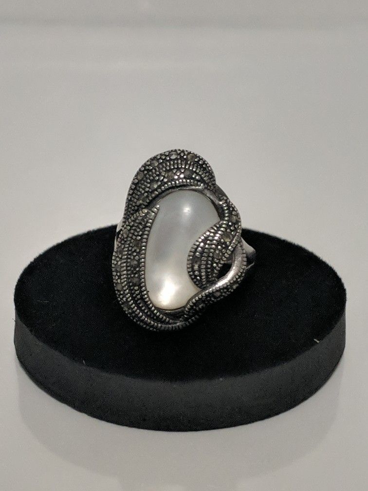 Vintage Sterling Silver Mother of Pearl Marcasite Statement Ring Size 6.75