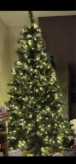 7.5 prelit Christmas tree