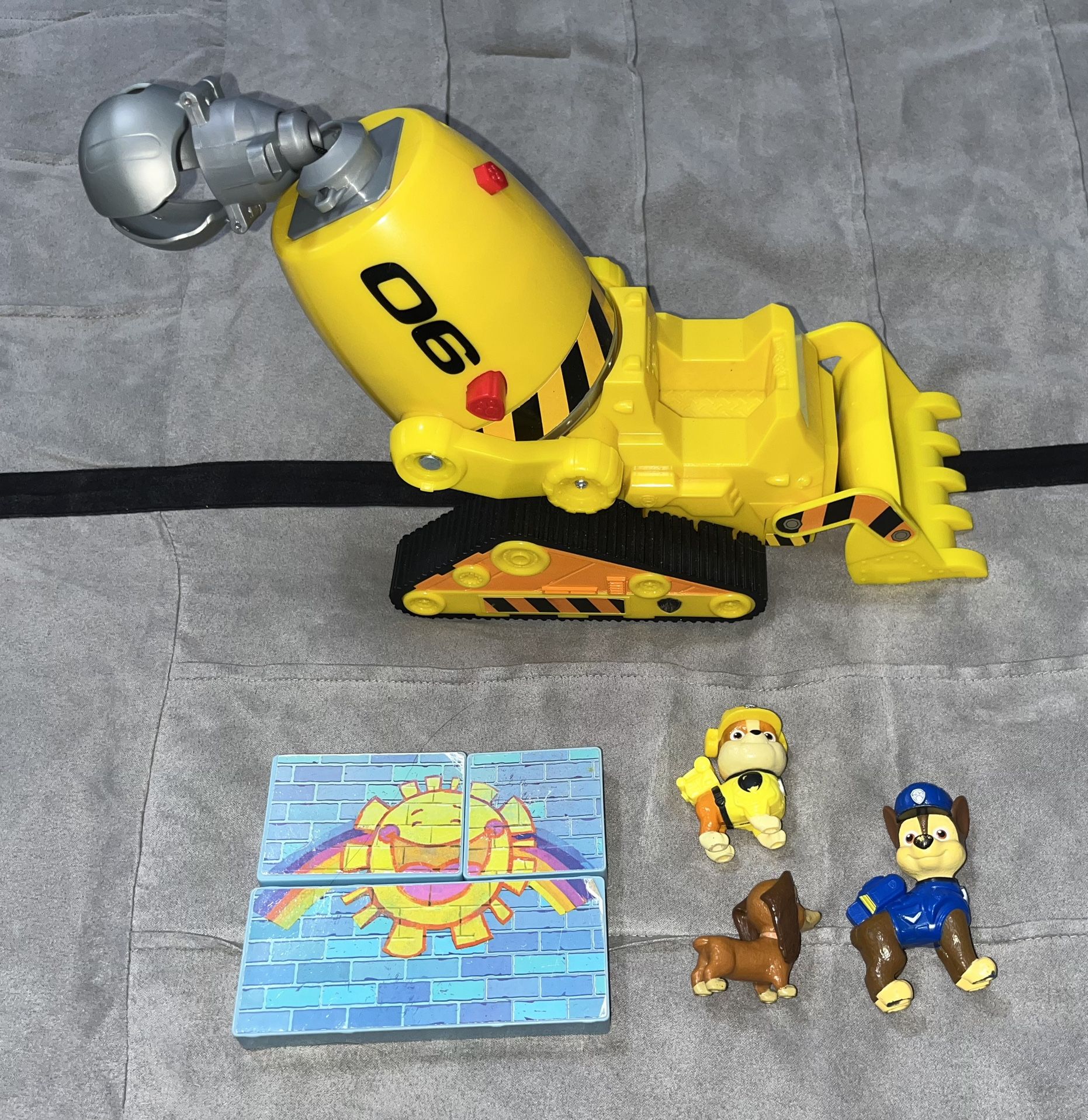 PAW Patrol The Movie Rubble’s Deluxe Bulldozer - COMPLETE SET IN EXCELLENT COND.