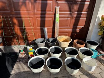 Garden Planter Pots Lot of 13 Various (22 total items) Plus Tomato Cages & Gardening Supplies