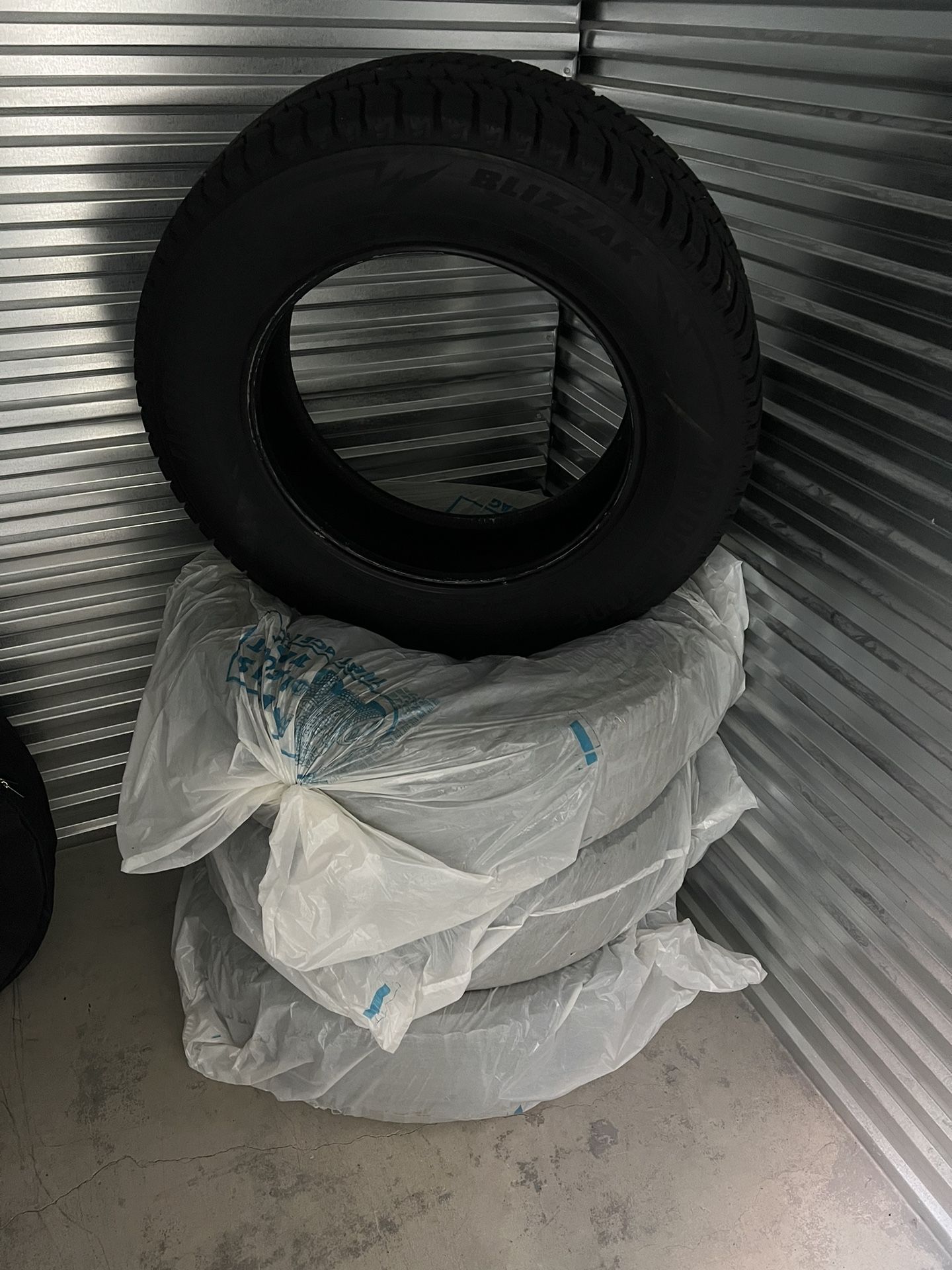 4 Blizzak 225/65R/17 WS90 Snow Tires 