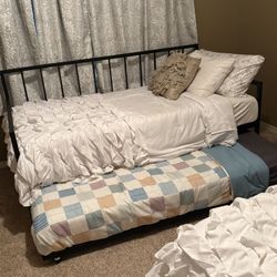Twin daybed With Trundle 
