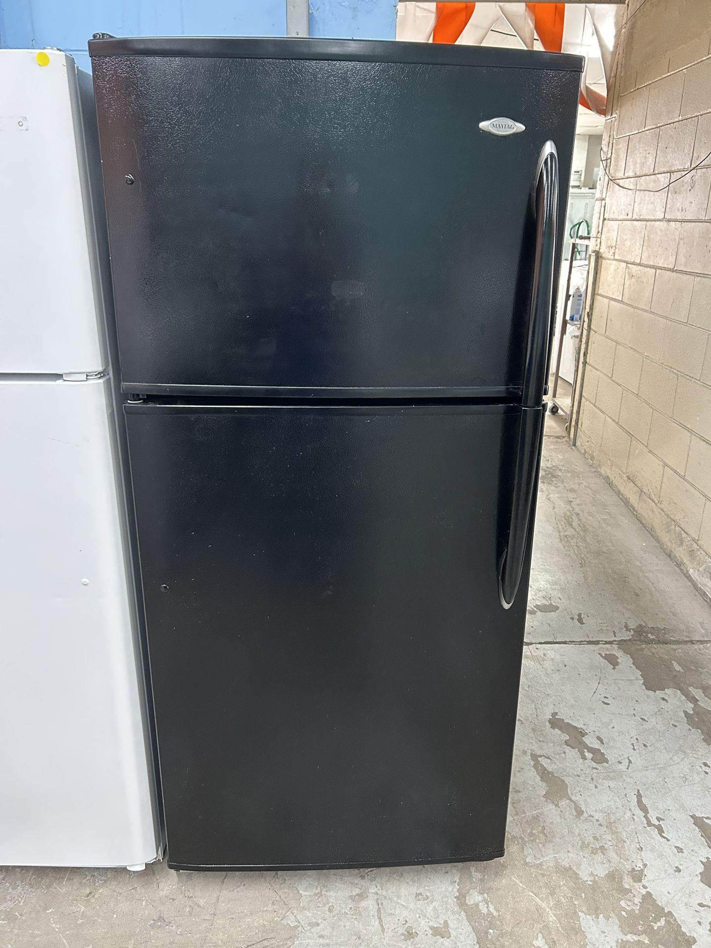 Black 18 Cubic Foot Refrigerator With Ice Maker