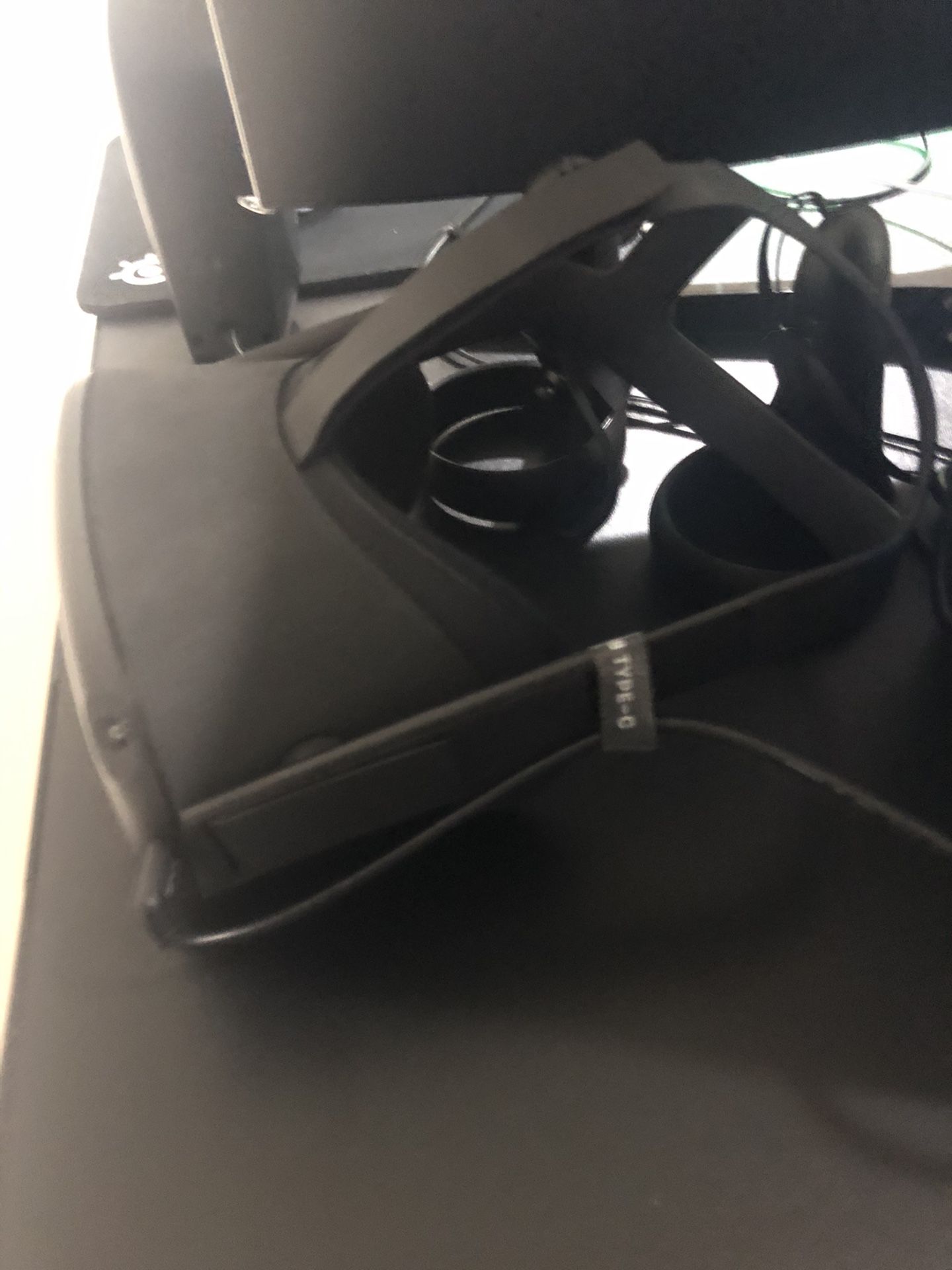 Oculus Quest with box
