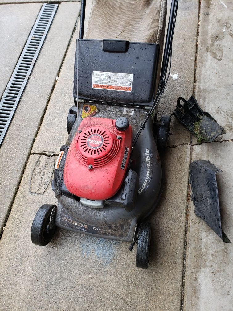 Honda lawn mower Harmony II HRT216 PARTS/FIX for Sale in Northlake, IL