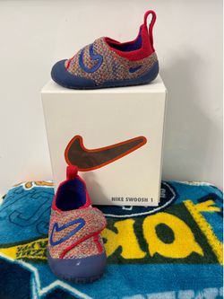 Kids nike swoosh