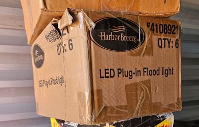 LED plug in flood lights 6 total