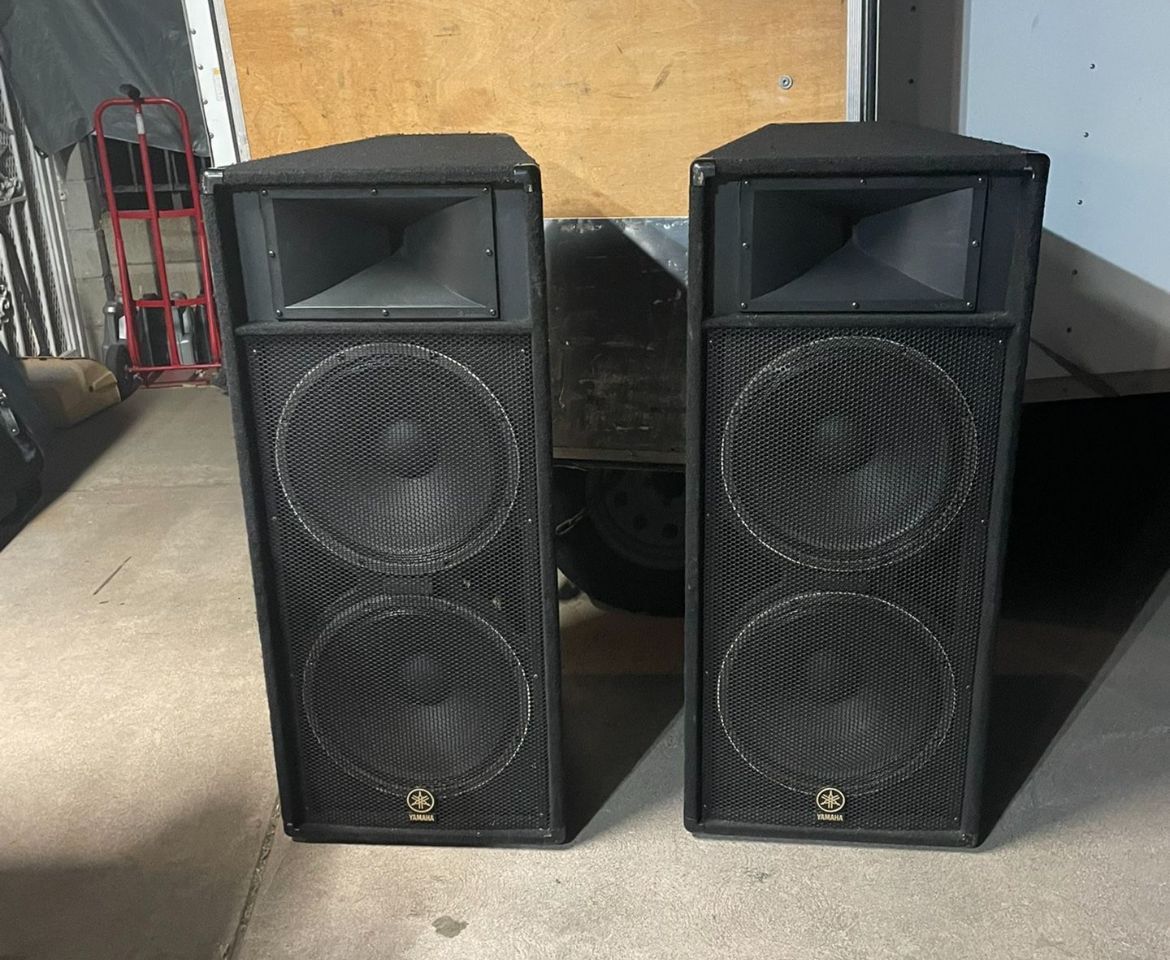 Yamaha Dual 15" speakers!