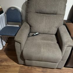 Ovation Power Lift Recliner w/ Heat & Massage