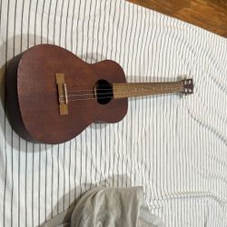 Makala MK-8 Ukulele