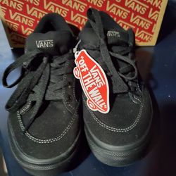 Boys Vans Size 5.5  NEW