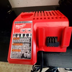 Milwaukee Charger M12 M18