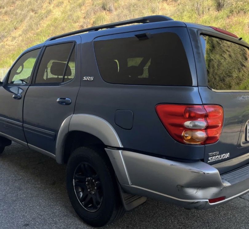 2004 Toyota Sequoia