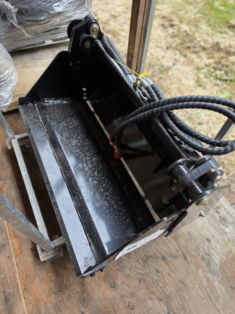Four Into One Mini Skid Steer 38-in Bucket