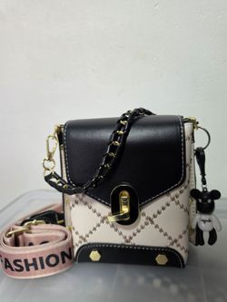 Faux leather small bag w/ crossbody