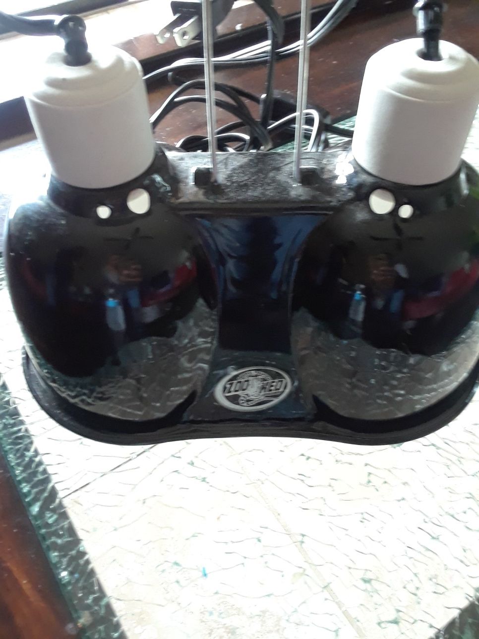 Reptile lamp without bulbs