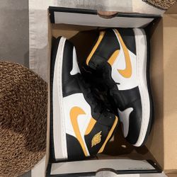 jordan’s 1 mid white pollen black 