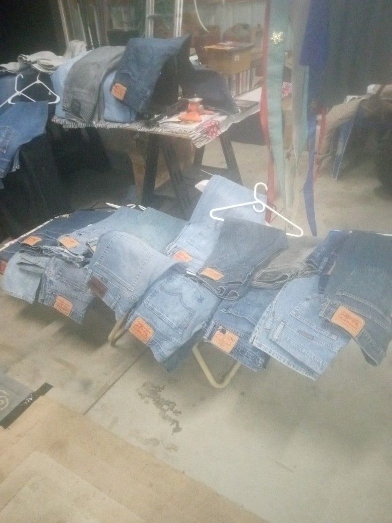 60 Pairs Of Levi's.From Brand New To Slightly Used.Sizes Mostly 36-32