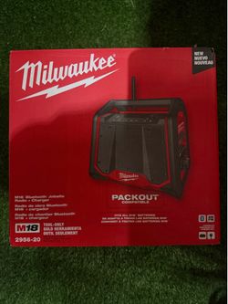 Milwaukee M18 Bluetooth Radio Charger