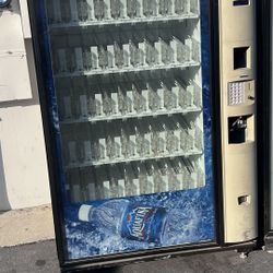 SODA VENDING MACHINE. BEV MAX 3, 4