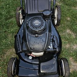 Craftsman Self-propelled Lawnmower With Bag 