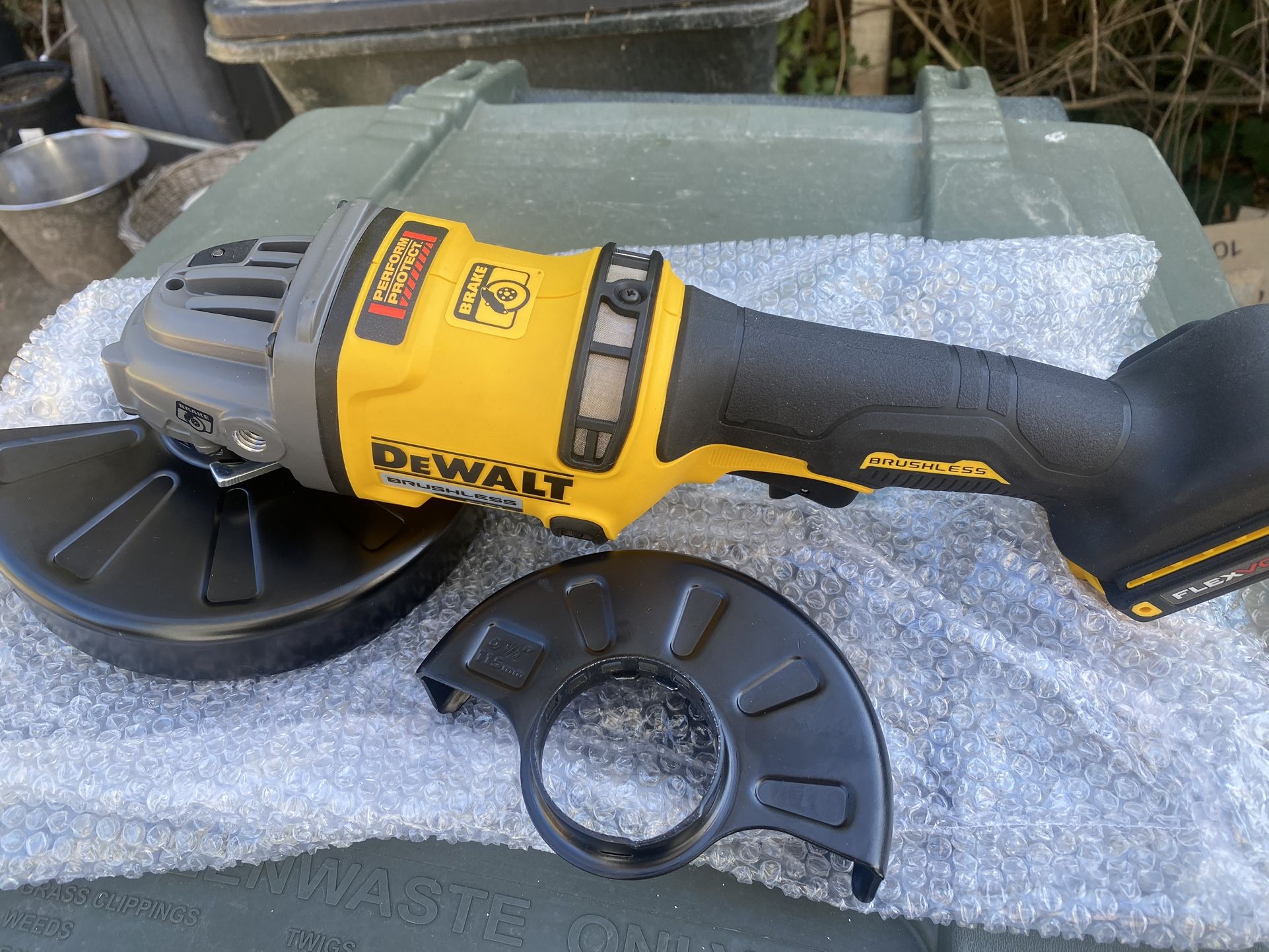 FLEXVOLT 60V MAX Cordless Brushless 4.5 in. to 6 in. Small Angle Grinder with Kickback Brake (Tool Only)(brand new)
