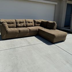 *Free Delivery 🚚 * Brown Sectional Couch