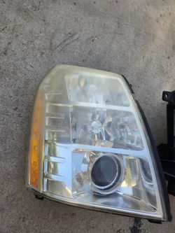 2008 Escalde Headlights