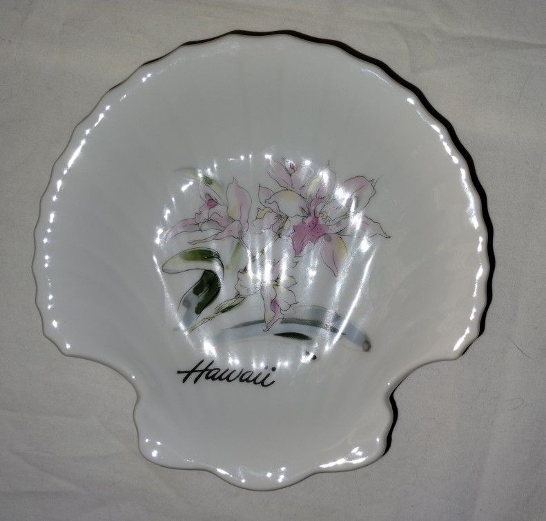 Vintage Hawaii Shell Shape Porcelain Trinket Dish Hand Painted 