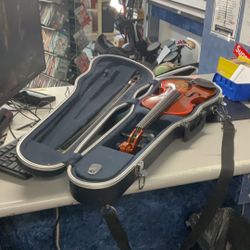 Yamaha Violin In Case With Bow